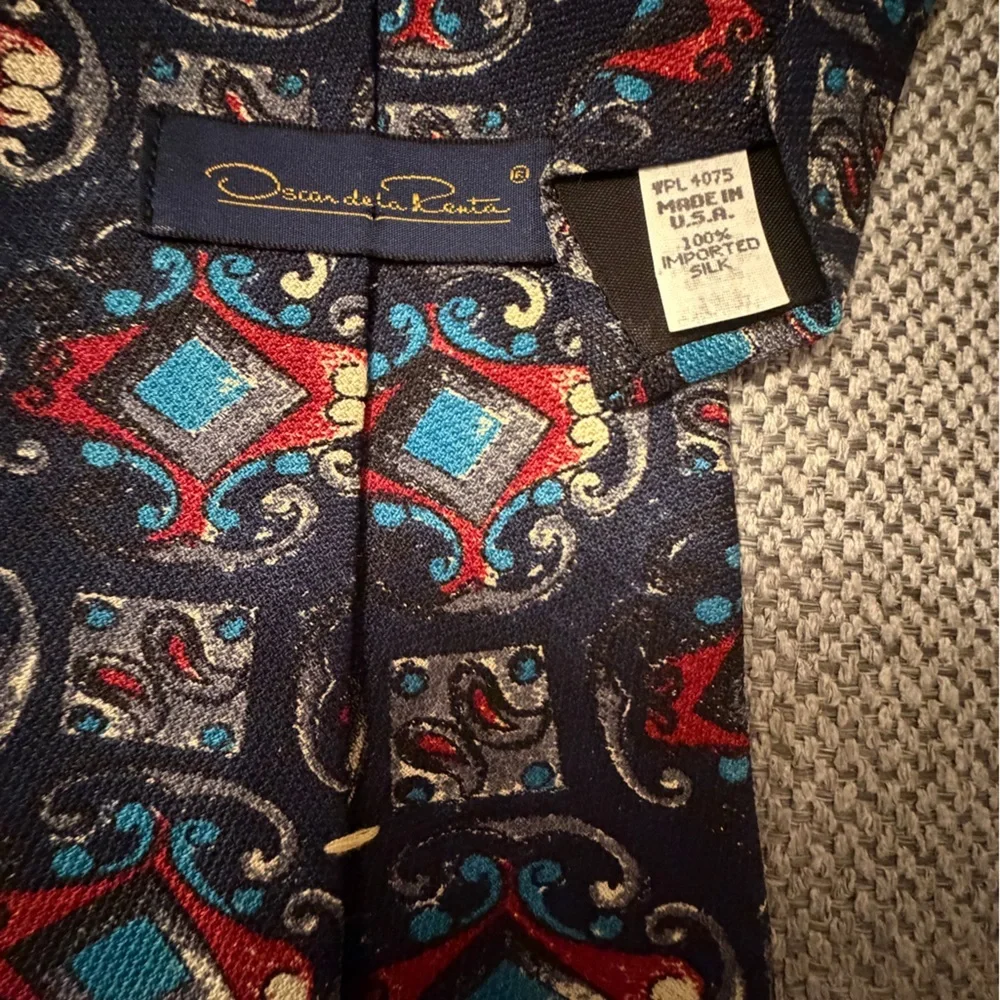 Oscar de la Renta Navy and Red Patterned Tie